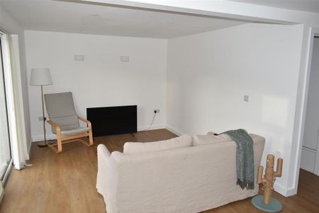 4 bedroom detached house to rent - Photo 4