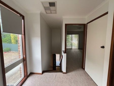 Central East Tamworth location stone throw to the CBD - Photo 4