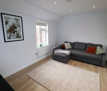 Chelmsford Road, Shenfield, Property for rent - Photo 2