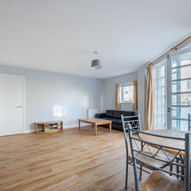 2 bedroom flat to rent - Photo 1