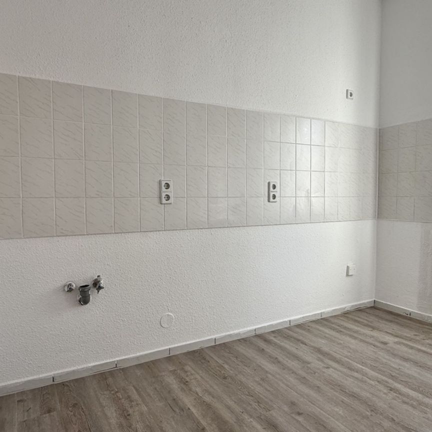 3-Raum Wohnung • frisch renoviert • Bad mit Wanne • Stellplatz • Dachschrägen • Termin vereinbaren? - Foto 1