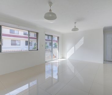 Modern 2 Bedroom Apartment in Labrador - Photo 4