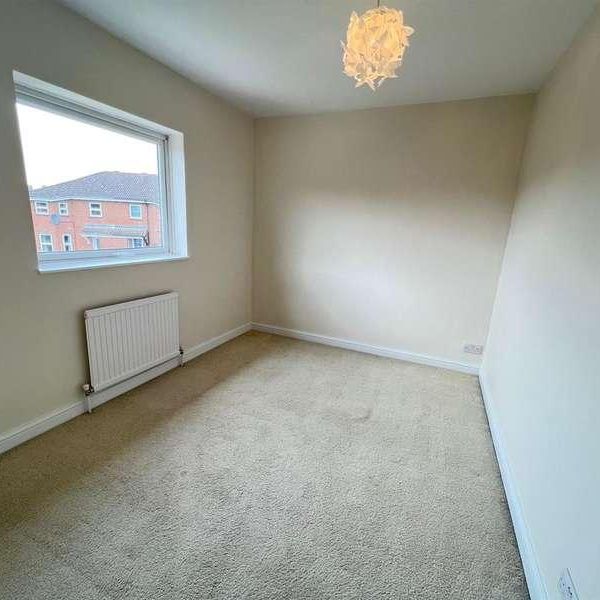 Broadwater Crescent, Welwyn Garden City, AL7 - Photo 1