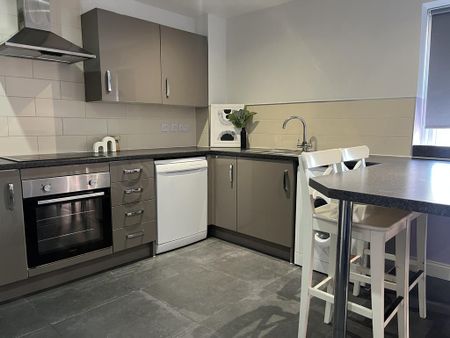 3 bedroom terraced house to rent - Photo 5