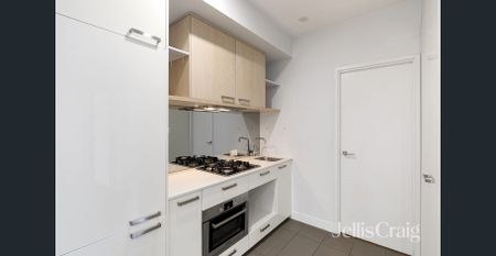 Stylish Northcote Apartment – Prime Location - Photo 2