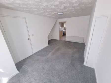 2 Bed Semi-Detached House, Birkin Avenue, NG7 - Photo 2