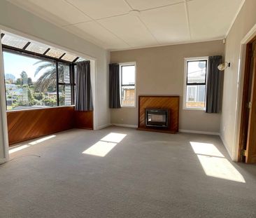 ELEVATED THREE BEDROOMS IN A PRIME LOCATION - Photo 3