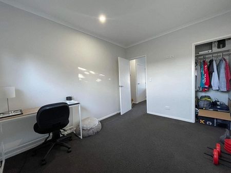 Near new 2 bedroom unit - Photo 4