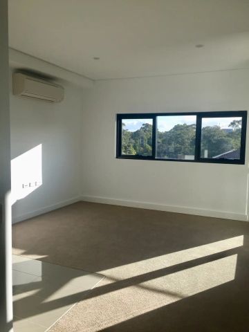 “Modern Executive Residence With Carspace In Convenient Location - Alta” - Photo 4