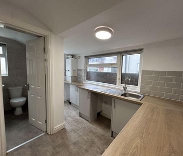 2 bedroom semi-detached house to rent - Photo 6