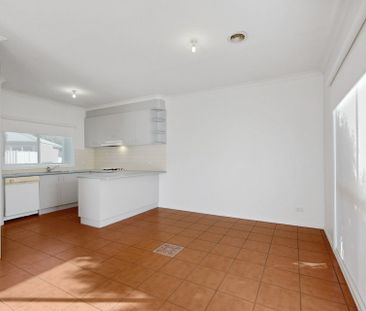 Settle into a Lifestyle of Comfort and Convenience in Niddrie - Photo 4