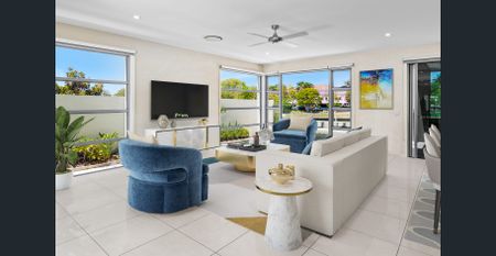 Move-in Ready, Timeless and Exceptional Two-Storey Waterfront Family Home - Photo 4