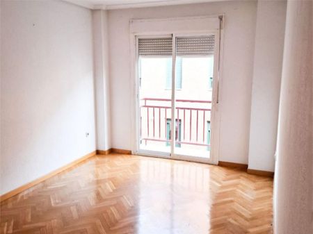 Piso de alquiler en Calle de Molina, 25, Almenara -Ventilla - Photo 2