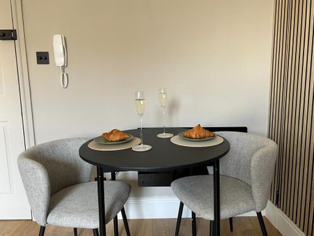 1 bedroom flat to rent - Photo 2
