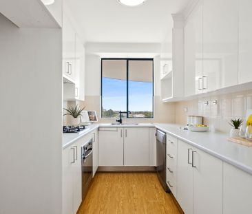 Modern Two-Bedroom Apartment with Large Balcony - Photo 5