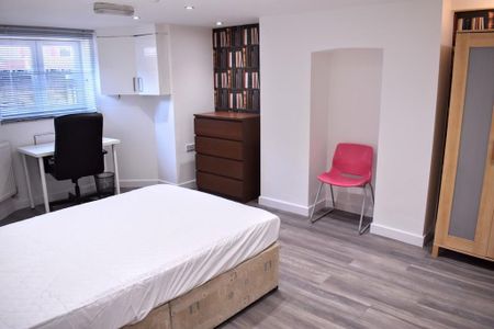 9 bedroom terraced house to rent - Photo 5