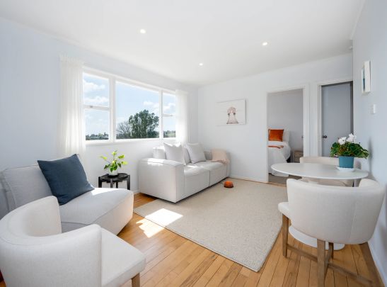 Top Floor Apartment - Unbeatable Location - Photo 1