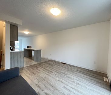 For Lease - 29 Andean Lane, Barrie, Ontario - Photo 2