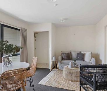 2 Bedroom Unfurnished Sunny Apartment - Photo 3
