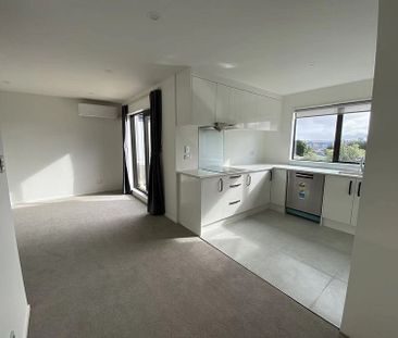 2 Bedroom 2 Bathroom House in Henderson - Photo 3