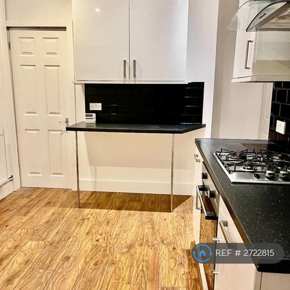 2 bedroom end of terrace house to rent - Photo 1