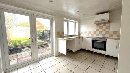 3 bedroom terraced house to rent - Photo 3