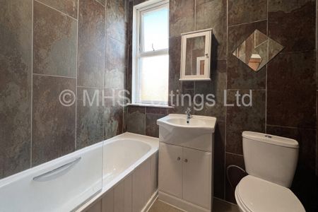 5 Bedroom Mid Terraced House for rent in Hessle Avenue - Photo 2
