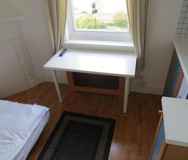 Flat 403 Fulham Palace Road, Fulham W6 9HH - Photo 1