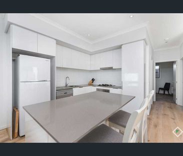 Stylish, Low-Maintenance Living in a Prime Rowville Pocket - Photo 3