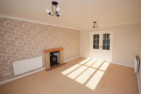 4 bedroom detached house to rent - Photo 2