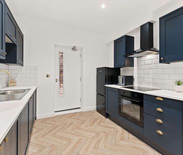 What The Dickens? Room 5 - Photo 3