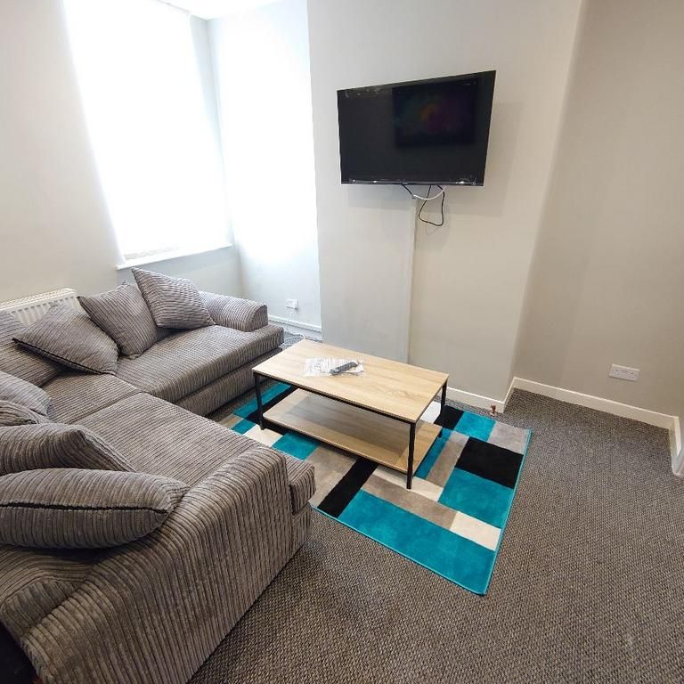 4 bedroom terraced house to rent - Photo 1