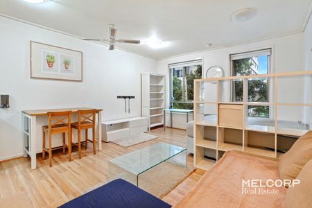 STUDIO GEM IN THE HEART OF LYGON STREET - FURNISHED - Photo 5