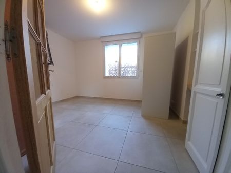 Location Appartement 5 pièces 145m² GEMENOS 13420 - Photo 4