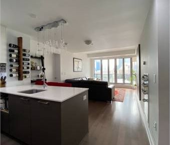 Fully furnished 2 bedroom 2 bathroom quiet urban retreat in the middle - Photo 2