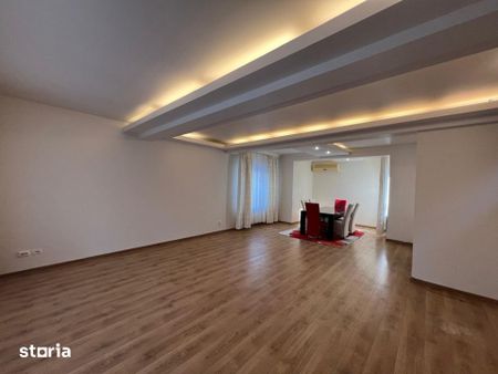PIPERA IANCU NICOLAE DE INCHIRIAT VILA SPATIOASA IN COMPLEX - Photo 2