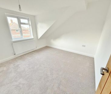 4 bedroom semi-detached house to rent - Photo 4