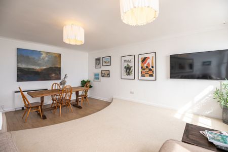 2 bed flat to rent in Marina, 36 Marina, TN38 - Photo 2