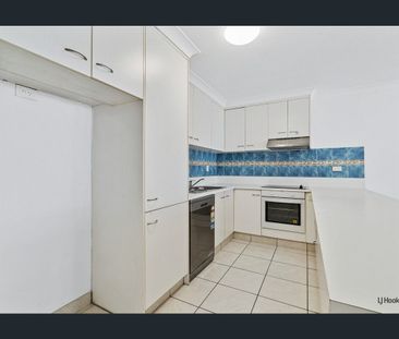 Beachfront Living in Surfers Paradise! - Photo 6