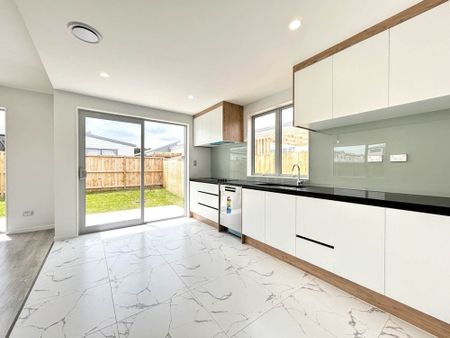 Beautiful Near-New Home – Light-Filled, Modern & Family-Friendly - Photo 4