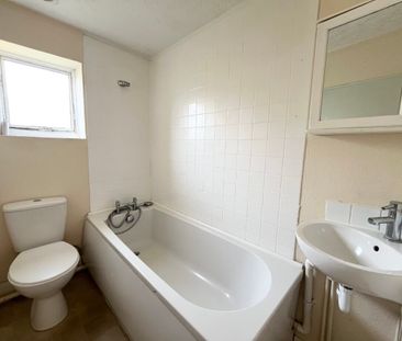 Sandford Court, Aldershot, Hampshire, GU11 - Photo 3