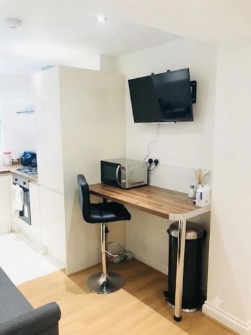 1 bedroom in a house share to rent - Photo 5