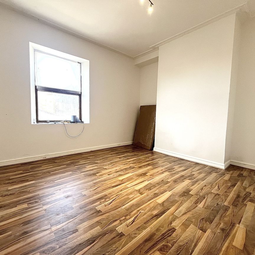 Moulson Terrace, Bradford, Denholme - Photo 1