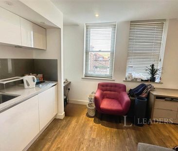 Studio to rent - Photo 6