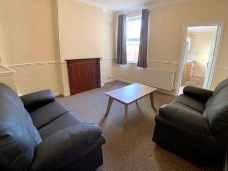 3 bedroom terraced house to rent - Photo 2