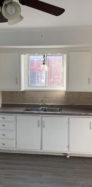 5 1/2 spacieux et lumineux - Photo 1