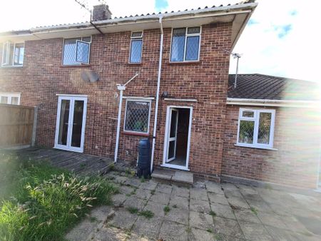 1 bedroom in a house share to rent - Photo 4