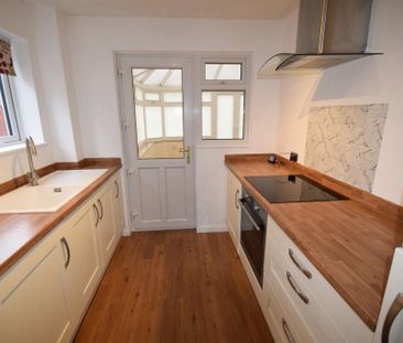 3 bedroom semi-detached house to rent - Photo 6