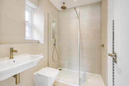 4 bedroom detached house to rent - Photo 3