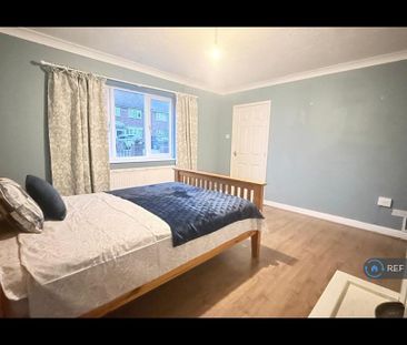 1 bedroom in a house share to rent - Photo 3